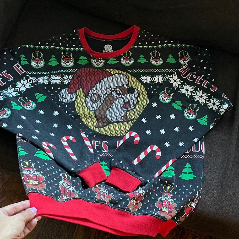 Buc-ee’s Holiday Sweater Crewneck in Black, Red, Green / Chistmas Time